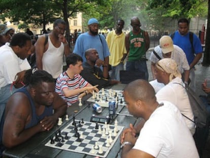 Ajedrecistas en el parque de San Nicolás, en Nueva York