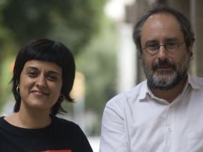 Anna Gabriel (i) y Antonio Baños (d) candidatos de la CUP al 27-S