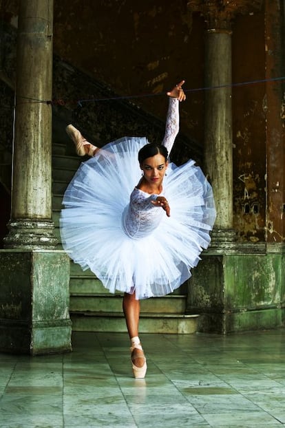 Una vida en puntas. Los padres de Viengsay Valdés eran diplomáticos en Laos cuando ella nació, de ahí su nombre. Fue su abuela quien la llevó a hacer las pruebas de danza en La Habana cuando tenía nueve años. Hoy tiene 35 y es primera bailarina del Ballet Nacional de Cuba. Ha sido Giselle en los mejores teatros del mundo.