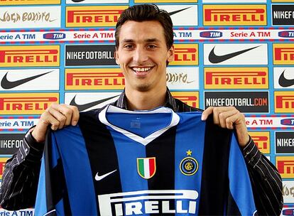 En 2006 ficha por el Inter de Milán, equipo con el que ganará tres Ligas en los tres años que ha vestido la camiseta 'neroazurra'. Además conoce a Mourinho, entrenador con el que dijo haber aprendido más en cinco meses que en los cinco años anteriores con Mancini (Inter) y Capello (Juventus).
