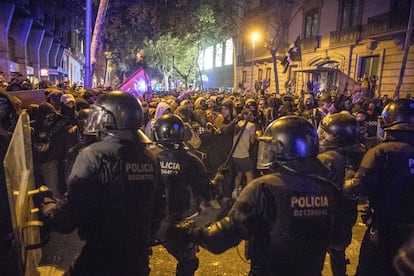 La movilización en Barcelona, que se extendió desde la tarde del martes hasta la madrugada del miércoles, desbordó todas las previsiones. El segundo día de protestas se saldó con 51 detenidos y 125 atendidos por los servicios sanitarios.