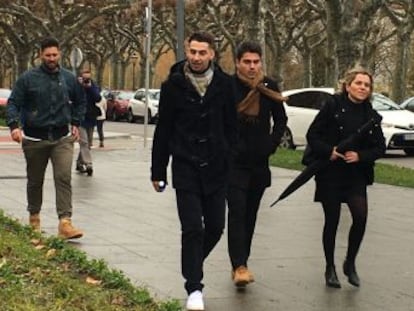 La sala condenó a los futbolistas a 38 años de cárcel cada uno por agresión sexual a una menor de 15 años. La defensa ha anunciado que recurrirá el fallo