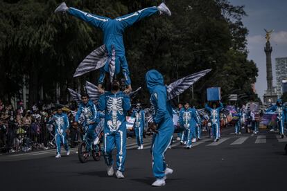 Tras casi dos años de pandemia, el desfile homenajeó a las personas fallecidas por covid-19.