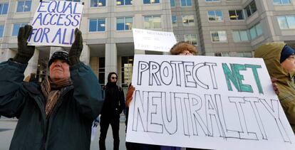 Protestas ante la FCC en favor de la neutralidad en la web.