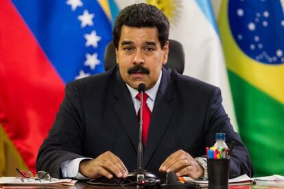 Venezuelan President Nicolás Maduro speaks to Unasur representatives in Caracas on Tuesday.