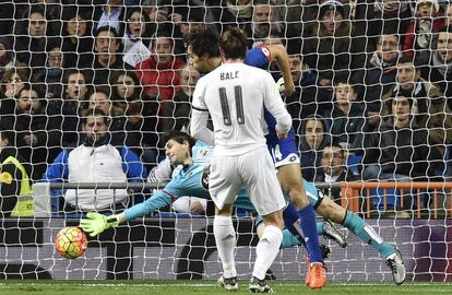 Bale marca el 2-0, el primero de su cuenta particular frente al Deportivo.