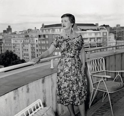 La actriz Bette Davis, en una terraza del edificio en 1958, cuando vino a rodar John Paul Jones.