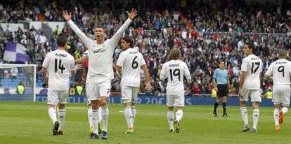 Cristiano Ronaldo, junto a algunos compañeros en una imagen de 2013.