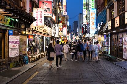 Nightlife in the Isadong area of Seoul.