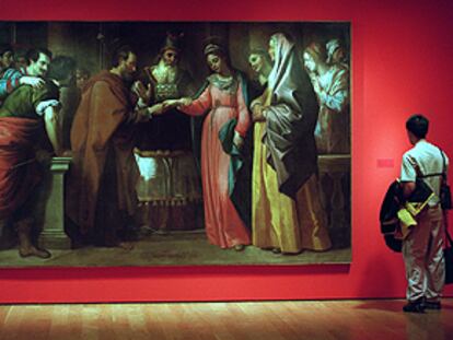 Un hombre contemplaba ayer en el Bellas Artes la pintura de Doménico Fiasella los Esponsales de la Virgen (h. 1622).