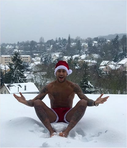 La imagen del futbolista en ropa interior y posando sobre la nieve no fue polémica por su contenido (aunque este sea llamativo), sino por su significado y posibles consecuencias: cuando publicó esta foto, el jugador estaba a pocos días de enfrentarse con su equipo (el Paris Saint Germain) al Real Madrid en los octavos de final de la Champions. Muchos aficionados lo criticaron por exponerse a un resfriado y poner así en juego su participación y los resultados del partido. Pese a esa controversia, la foto es una de las que tiene más "me gusta" en su Instagram: casi alcanza los cinco millones.