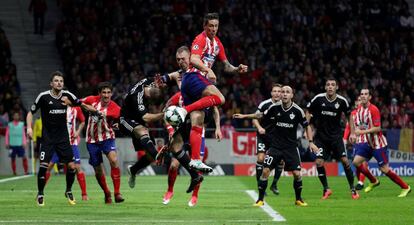 Torres, durante el partido entre el Atl&eacute;tico y el Qarabag