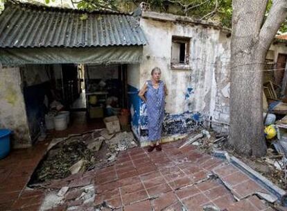 Agustina Salgado, en el patio de su casa del barrio de Les Corts.