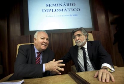 Moratinos (izquierda) junto a su homólogo portugués, Luis Amado, durante la sesión inaugural del Seminario Diplomático 2010.