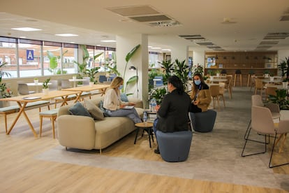 Muchas compañías crean espacios de 'coworking' en sus nuevas sedes corporativas, como ha hecho Danone en Barcelona.