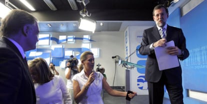 El líder del PP, Mariano Rajoy, tras su intervención en la sede de Génova.