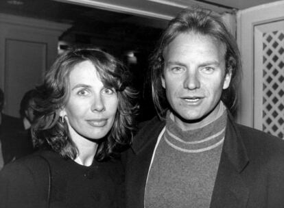 La estrella de rock Sting con su novia Trudie Styler, que posteriormente se convertiría en su mujer, en los premios Ivor Novello en el Grosvenor House Hotel de Londres, donde ganó un premio por su canción 'They dance alone' en abril de 1989.