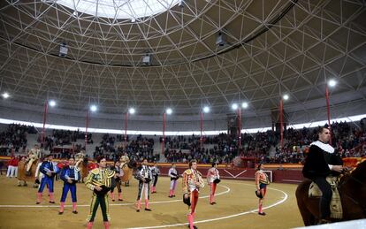 Paseíllo en la plaza de toros de Valdemorillo.