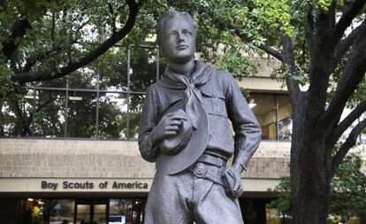 Estátua de um membro dos Boy Scouts em sua sede de Irving, no Texas.