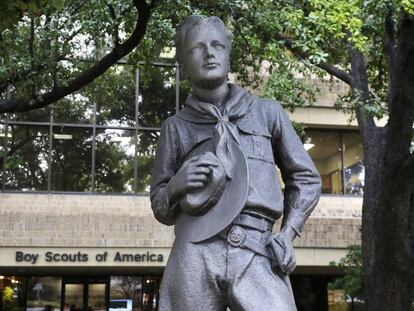 Estátua de um membro dos Boy Scouts em sua sede de Irving, no Texas.