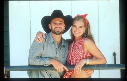El tenista Andre Agassi y la actriz Brooke Shields, en California, en una foto de abril de 1997, el mes que contrajeron matrimonio.