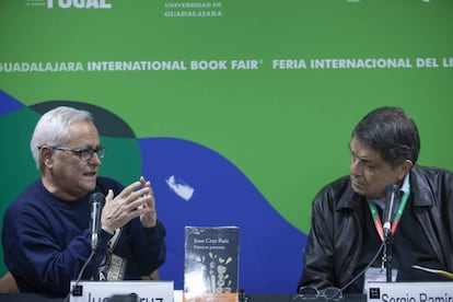 Juan Cruz y Sergio Ramírez en la presentación de 'Primeras personas'