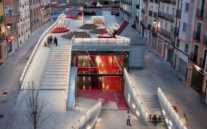 Centro social de la plaza de Domingo Gasc&oacute;n, en Teruel.