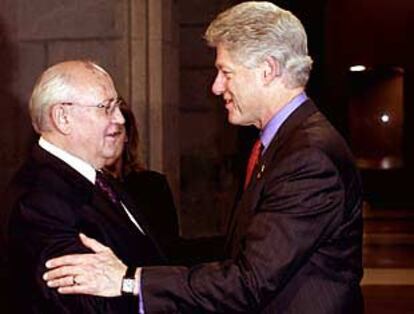 Mijail Gorbachov y Bill Clinton coincidieron ayer en la Conferencia sobre Transición y Consolidación Democrática que se celebra en Madrid.