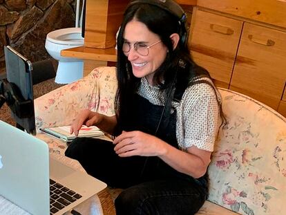 Demi Moore en su inclasificable cuarto de baño.