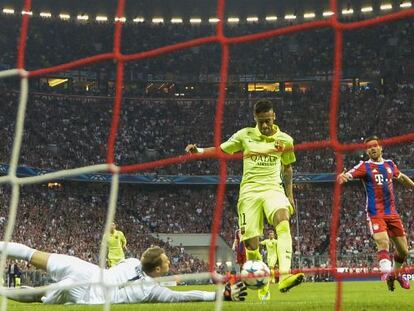 Neymar anota el primer gol del Barça frente al Bayern en el Allianz Arena. 