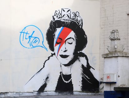 Royal Banksy. Queen Ziggy is a mural by urban artist Banksy in Bristol (England) in which he fuses two British icons — the Queen and Ziggy Stardust — the David Bowie character.