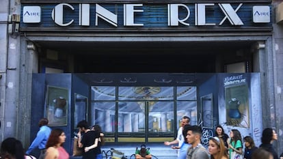 Entrada del Cine Rex, en la Gran Vía de Madrid, cerrado desde 2005.