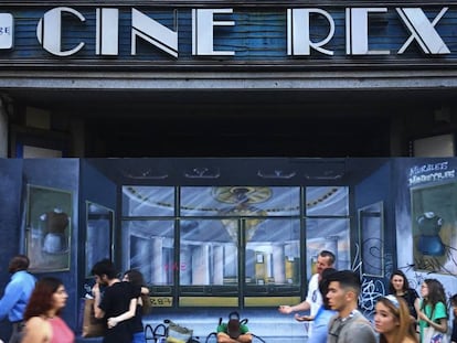 Entrada del Cine Rex, en la Gran Vía de Madrid, cerrado desde 2005.