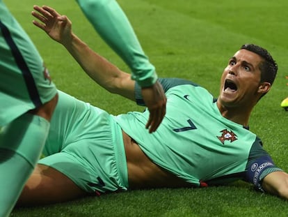 ¡EXTRA! ¡EXTRA! ¡Cristiano Ronaldo se cambia de sexo!