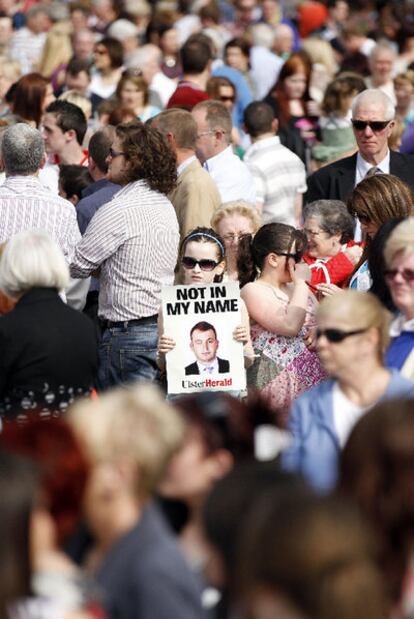 Marcha contra el terrorismo en Omagh.