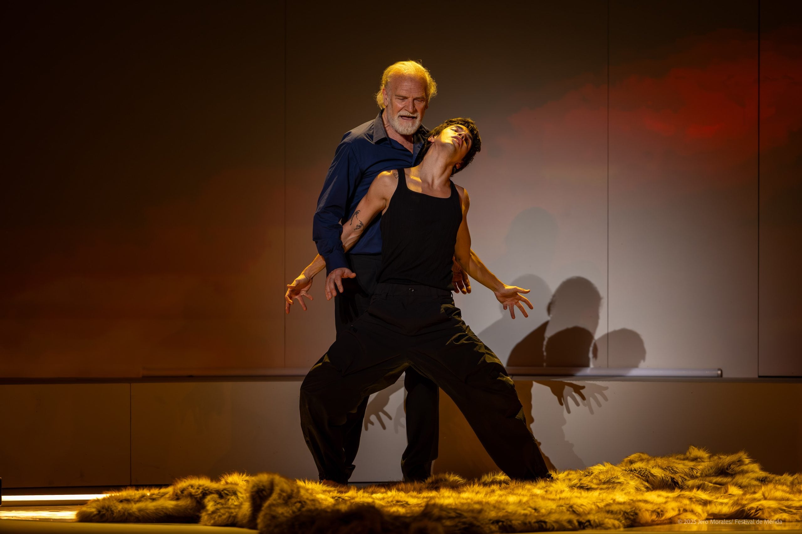‘Memorias de Adriano’: Lluís Homar resucita al emperador en el teatro romano de Mérida