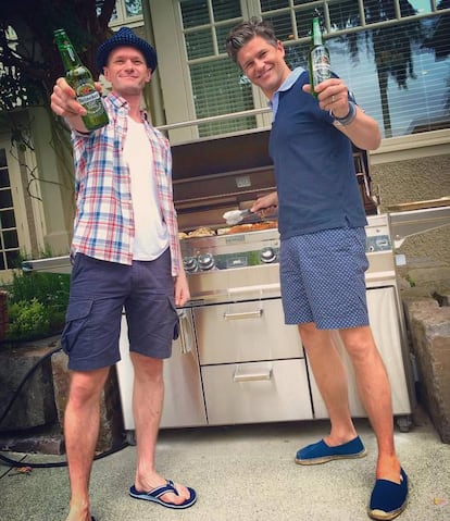 El actor Neil Patrick Harris y su marido David Burtka, un fin de semana de puente con una barbacoa de por medio.