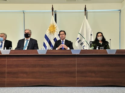 El presidente de Uruguay, Luis Lacalle Pou, y varios de sus ministros participan de la cumbre de presidentes de Mercosur celebrada este jueves de manera virtual,