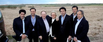 Sheldon Adelson, tercero por la izquierda, en Alcorcón en 2012.