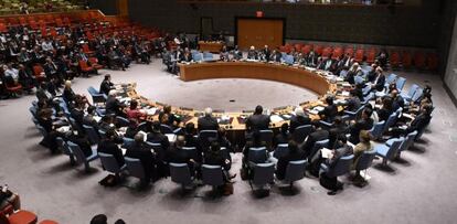 Los embjadaores del Consejo de Seguridad de la ONU durante la reuni&oacute;n de urgencia sobre Ucrania.