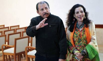 Daniel Ortega junto a su esposa, Rosario Murillo .