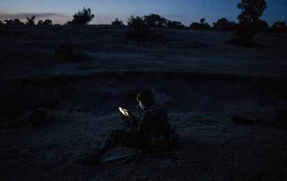 John Mugo, de 37 años, miembro de la NPR armada. En 2018, John y su unidad estuvieron involucrados en un enfrentamiento con 3 cazadores furtivos que acabó con la muerte de los tres. 2018.