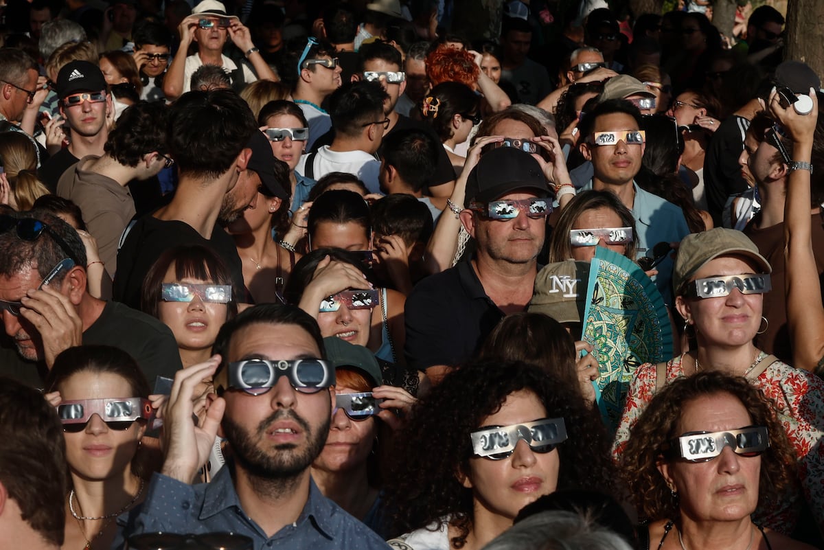 Las consultas en urgencias oftalmológicas aumentaron por el eclipse, pero sin apenas casos graves: “Los daños no causan dolor o irritación”