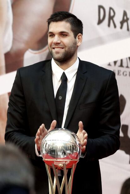 Felipe Reyes, con la Copa.