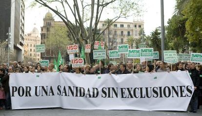 Cabecera de una manifestación por la sanidad pública en abril de 2009 ante la conselleria de Sanidad del Gobierno balear.