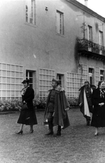 Franco y Carmen Polo en el Pazo de Meirás, en La Coruña.