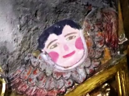 Captura de vídeo del ángel pintado en el retablo de la iglesia de San Sebastián, en Reinosa.