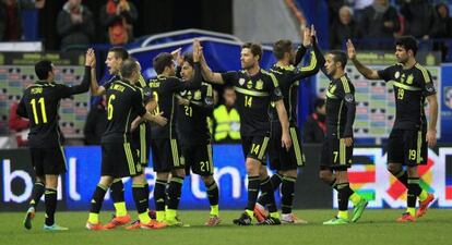 Los jugadores de la selecci&oacute;n espa&ntilde;ola en un amistoso ante Italia.