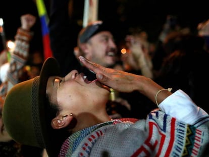 Una manifestante durante una de las protestas efectuadas en Bogotá (Colombia) el pasado 1 de diciembre de 2019.