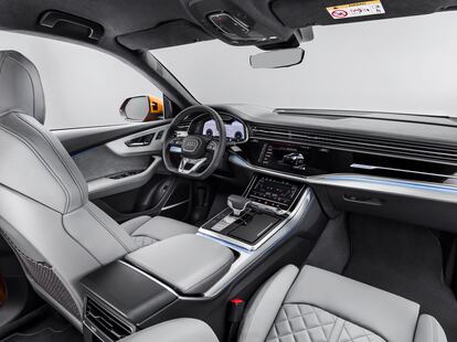Interior del Audi Q8.